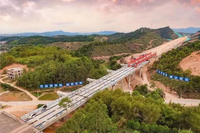 熱烈慶祝同鑫科技簽約信都至梧州高速公路一、二期機電工程一體化機柜項目